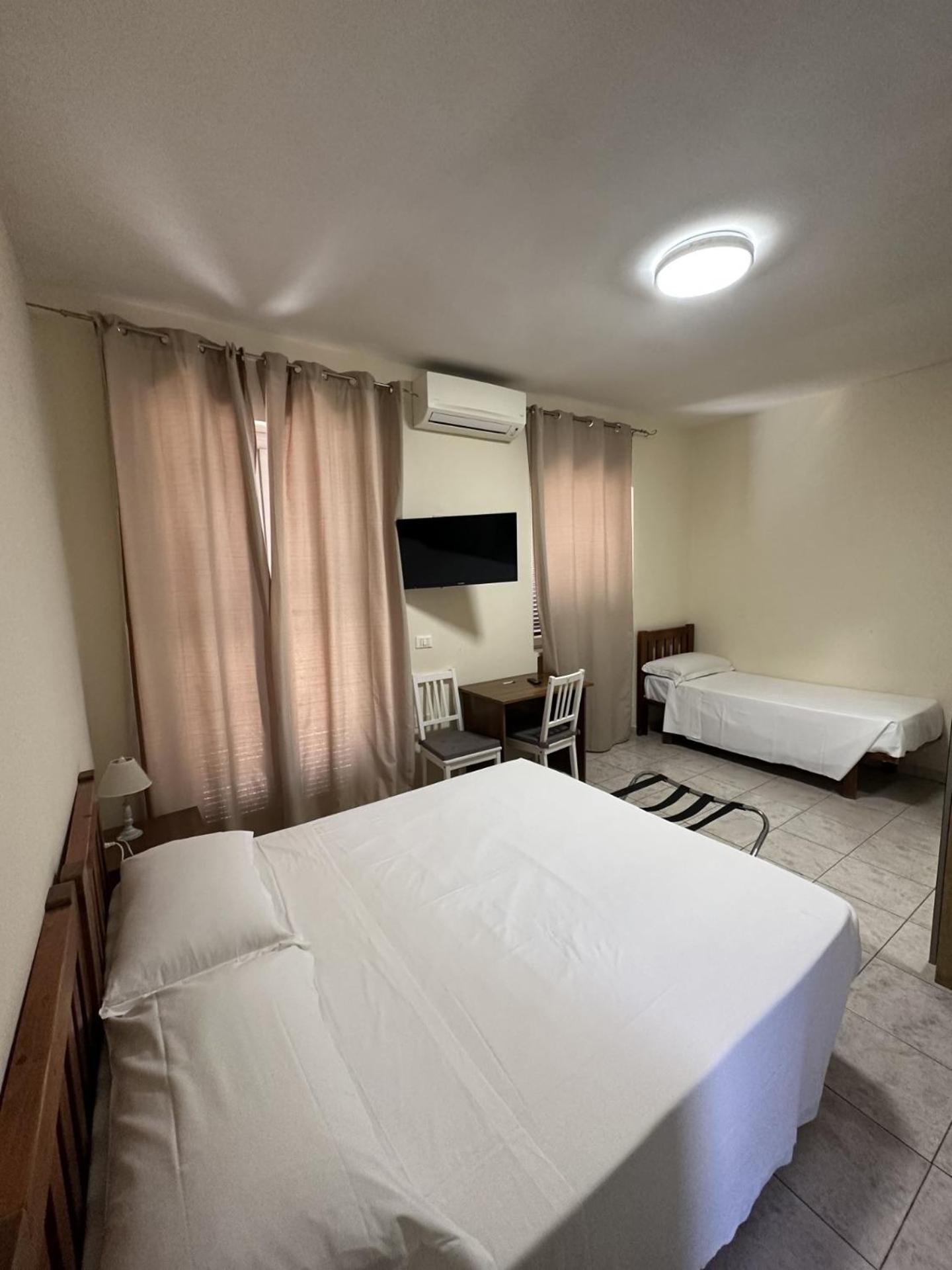 Hotel Le Rose Tivoli Terme Buitenkant foto